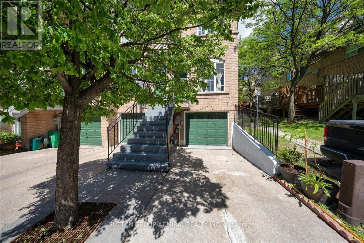 Row / Townhouse for Sale in 35 - 75 STRATHAVEN DRIVE|Mississauga (Hurontario), Ontario L5R3W1 3