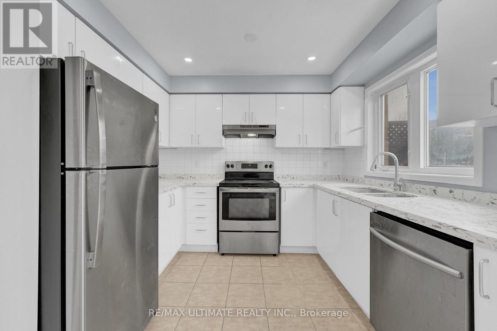 Row / Townhouse for Sale in 73 BERNARD AVENUE|Brampton (Fletcher's Creek South), Ontario L6Y5S4 5