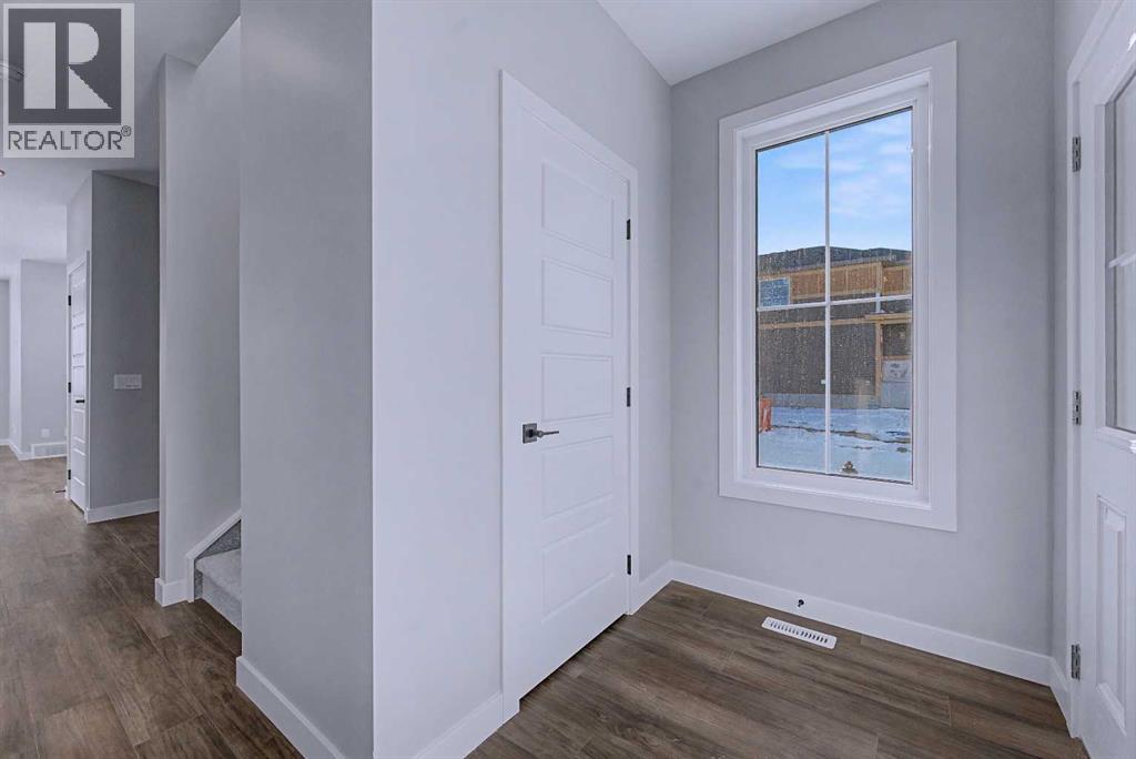 House for Sale in 41 Ambleton Boulevard NW|Calgary, Alberta T3P2L3 3