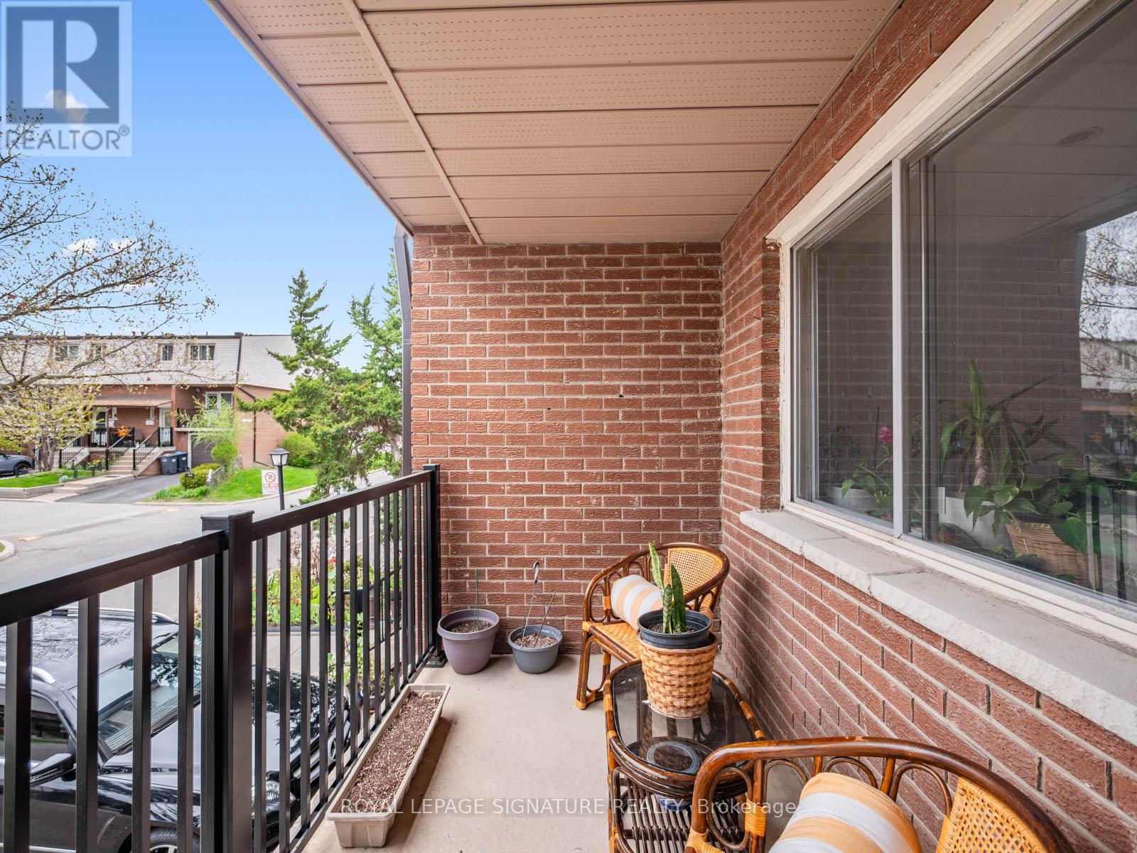 Row / Townhouse for Sale in 92 - 3175 KIRWIN AVENUE|Mississauga (Cooksville), Ontario L5A3M4 5