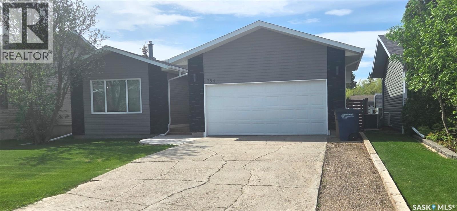 754 Golburn CRESCENT