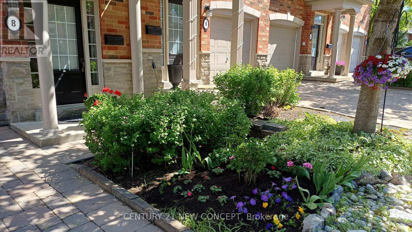 Row / Townhouse for Sale in 8 - 2401 FIFTH LINE W|Mississauga (Sheridan), Ontario L5K1V9 2