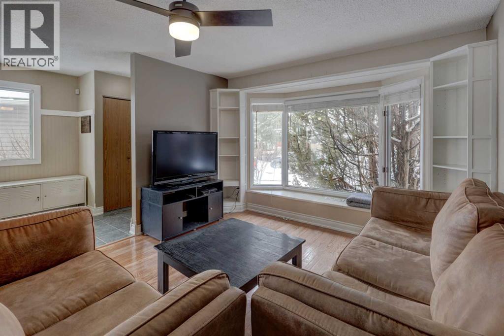 House for Sale in 16 Martingrove Mews NE|Calgary, Alberta T3J2S9
