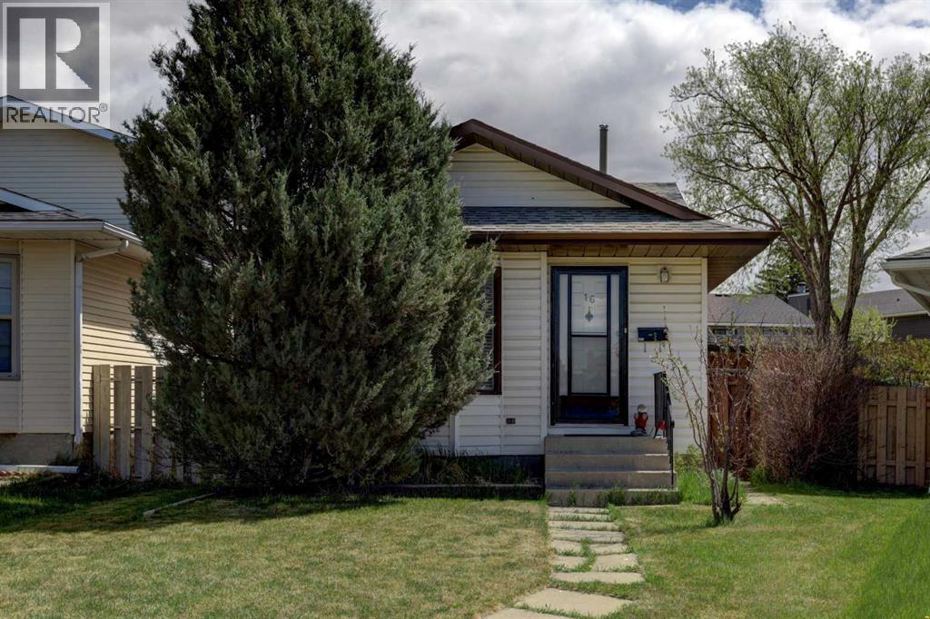 House for Sale in 16 Martingrove Mews NE|Calgary, Alberta T3J2S9 3
