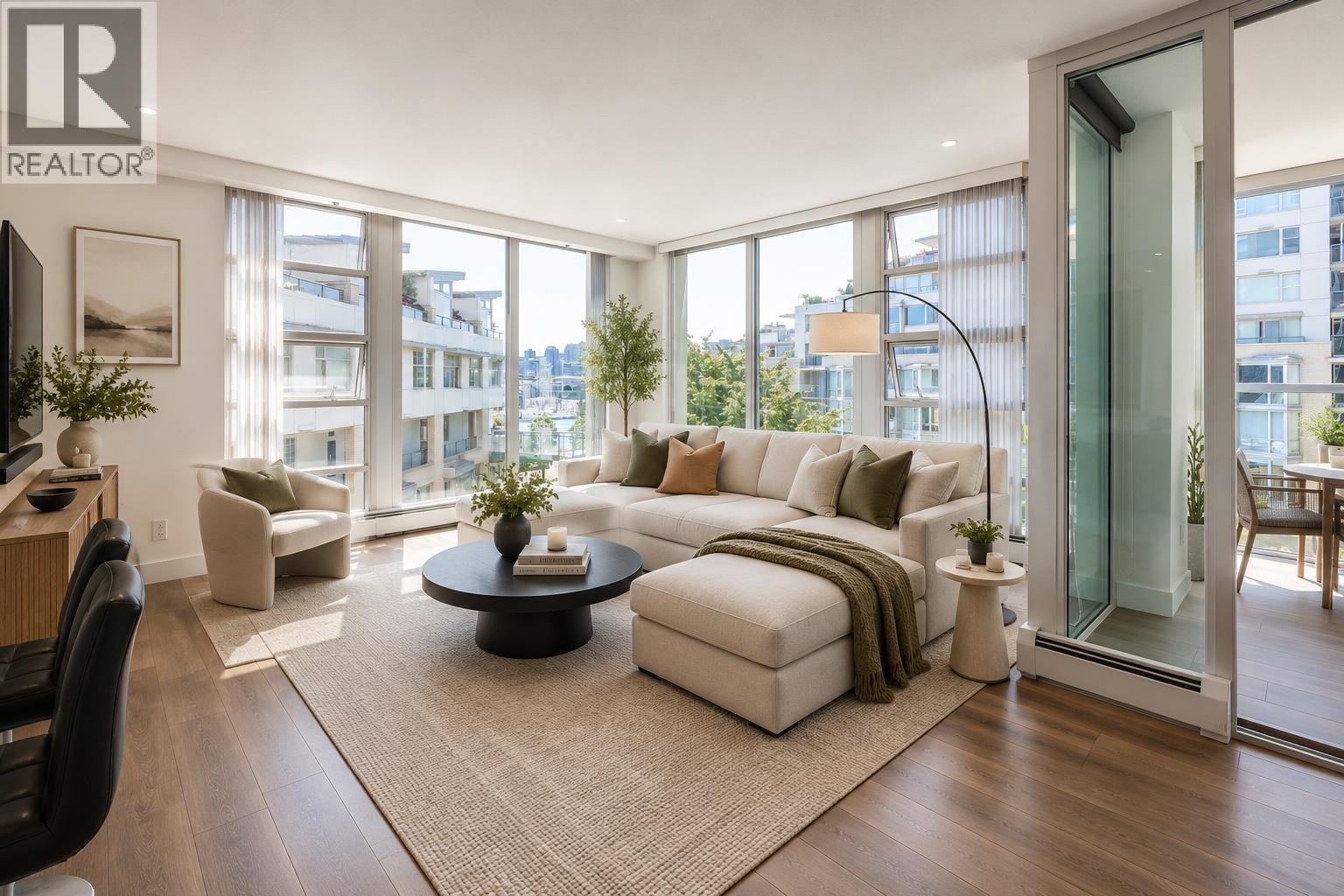501 1228 MARINASIDE CRESCENT|Vancouver, British Columbia V6Z2W4