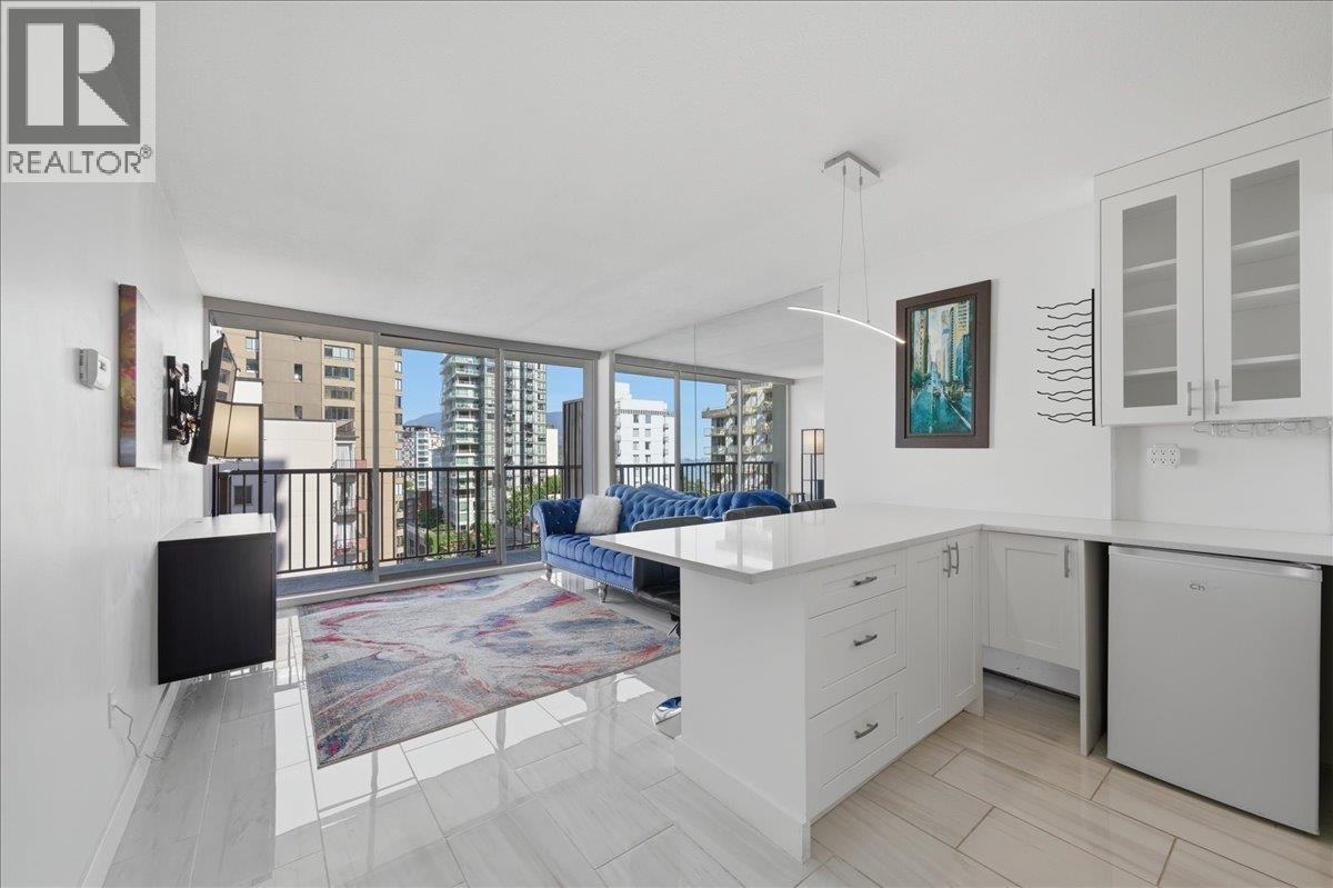 802 1251 CARDERO STREET|Vancouver, British Columbia V6G2H9