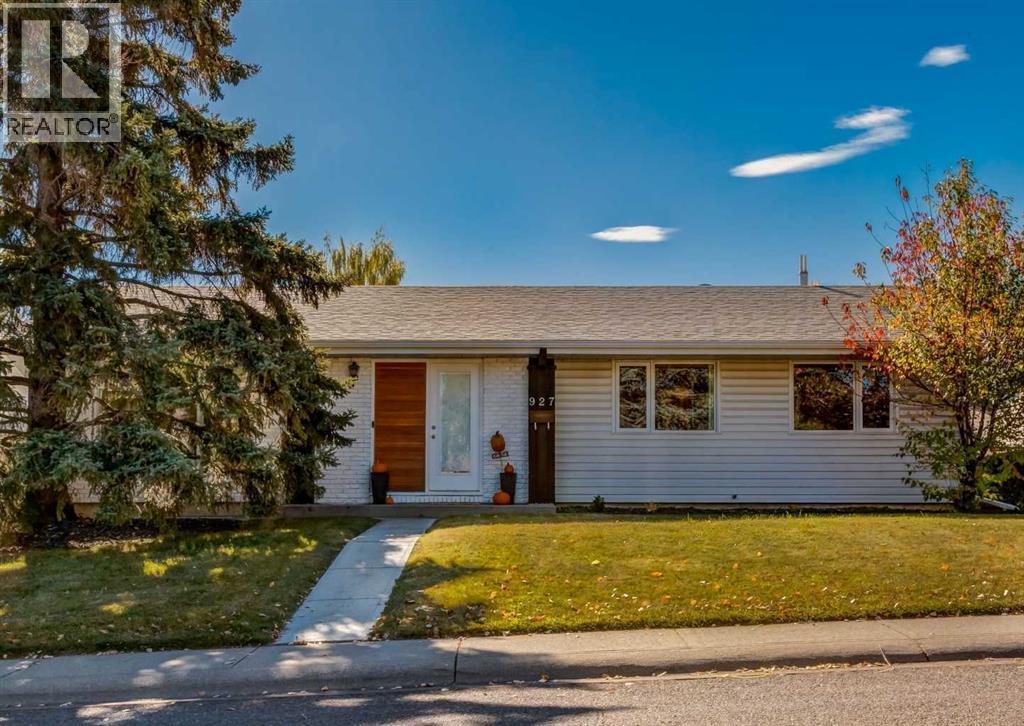 House for Sale in 927 124 Avenue SW|Calgary, Alberta T2W1T2 2