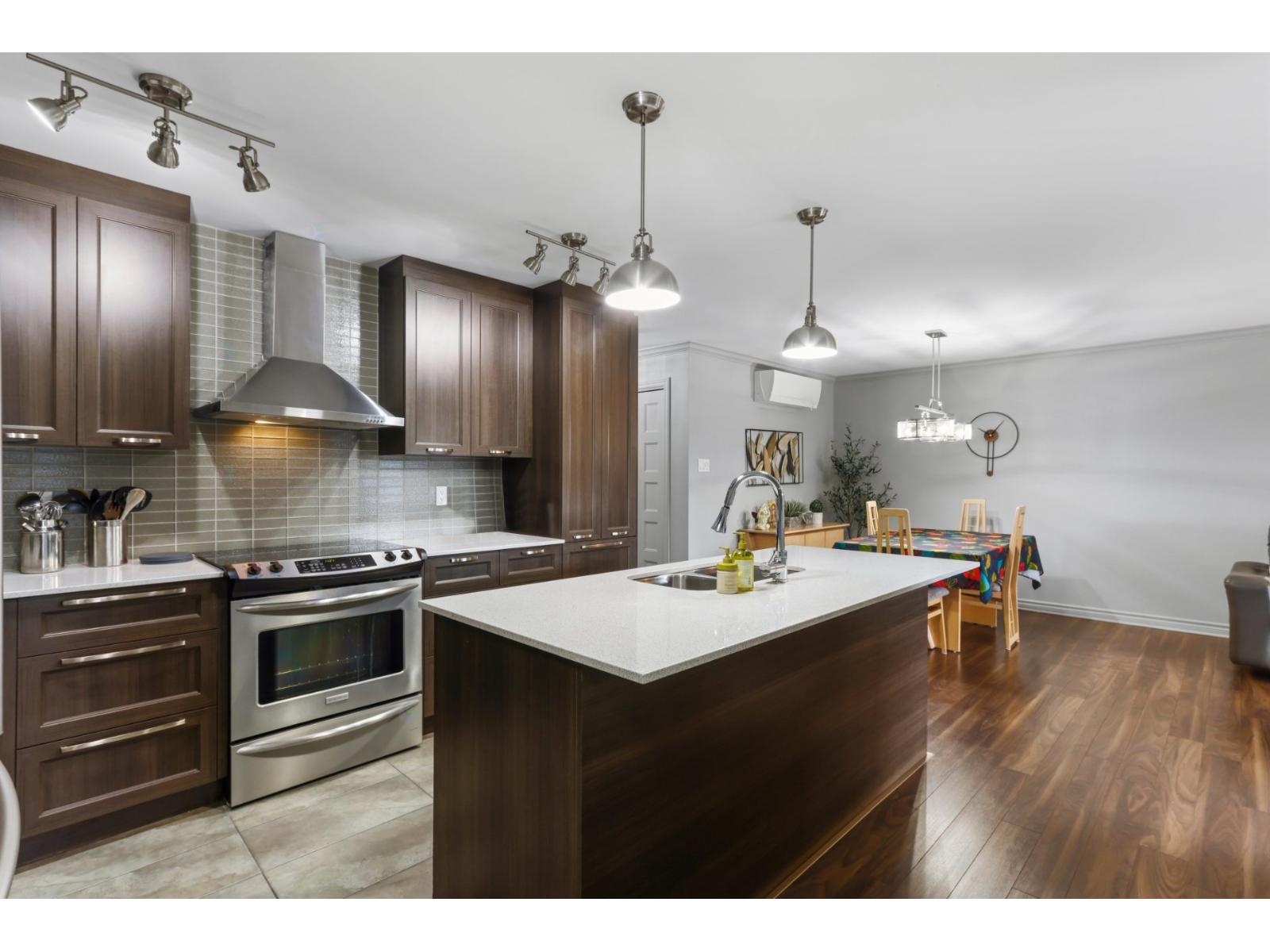 966 Boul. St-Jean-Baptiste, #202, Mercier, Quebec J6R0G9