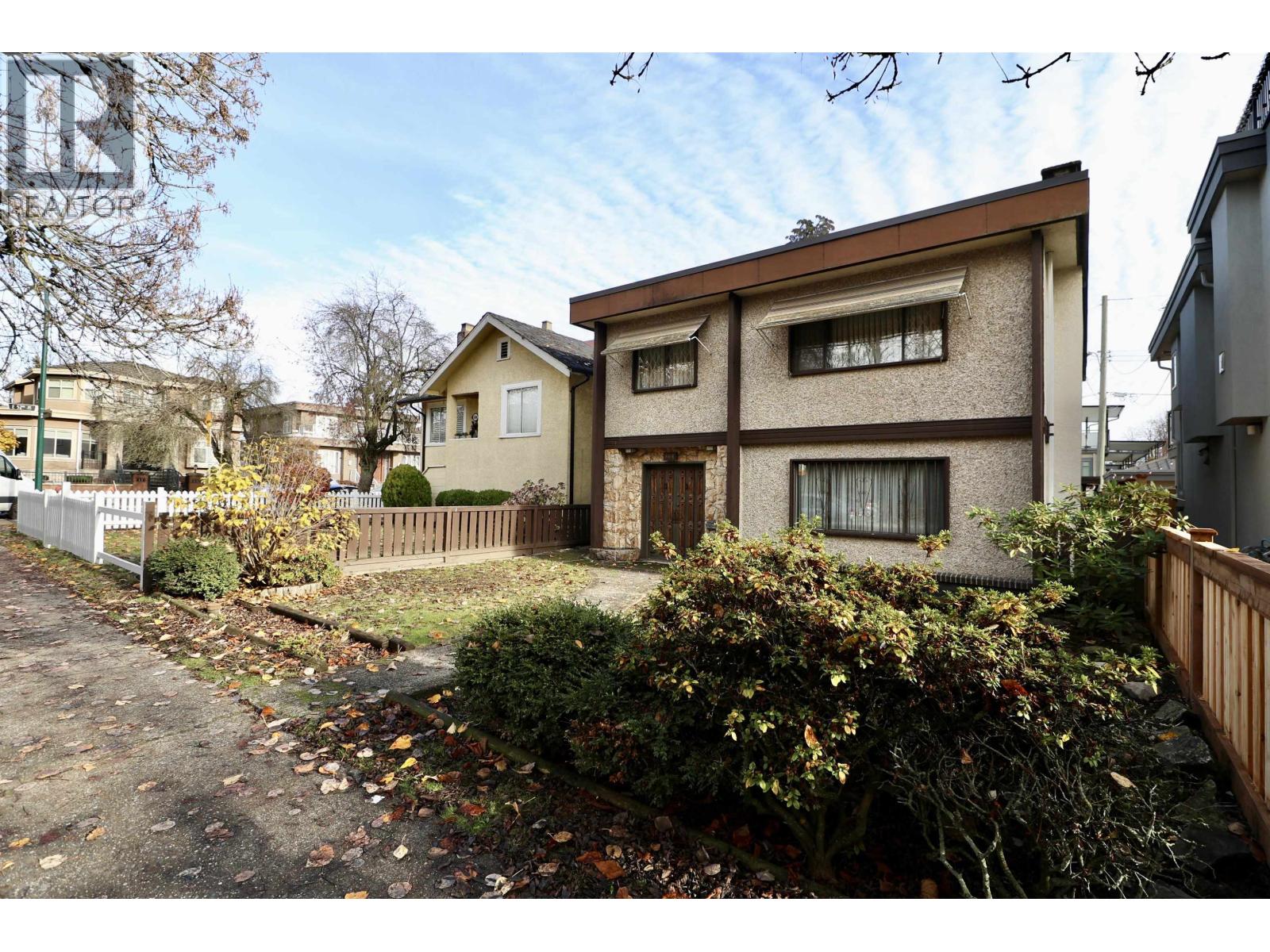 6816 ONTARIO STREET|Vancouver, British Columbia V5X3B3
