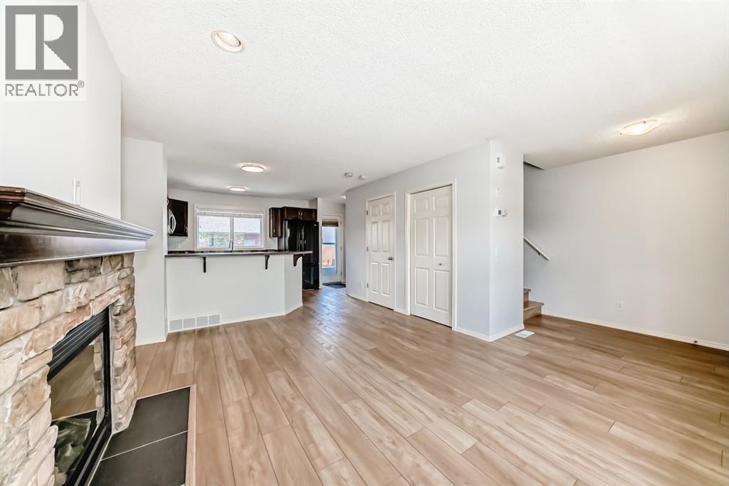Duplex for Sale in 137 Eversyde Boulevard SW|Calgary, Alberta T2Y0B3 4