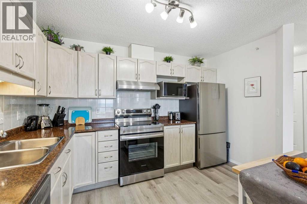 Apartment for Sale in 2301, 2000 Sienna Park Green SW|Calgary, Alberta T3H3N7 4