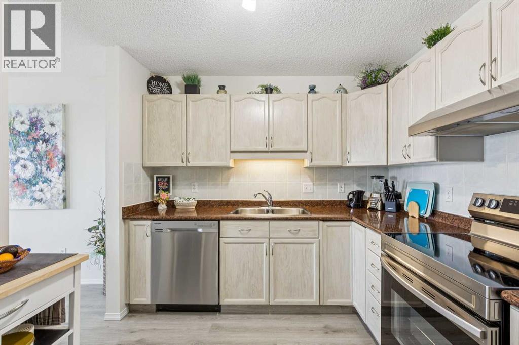 Apartment for Sale in 2301, 2000 Sienna Park Green SW|Calgary, Alberta T3H3N7 3