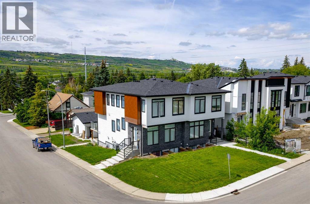 Duplex for Sale in 5003 21 Avenue NW|Calgary, Alberta T3B0X3
