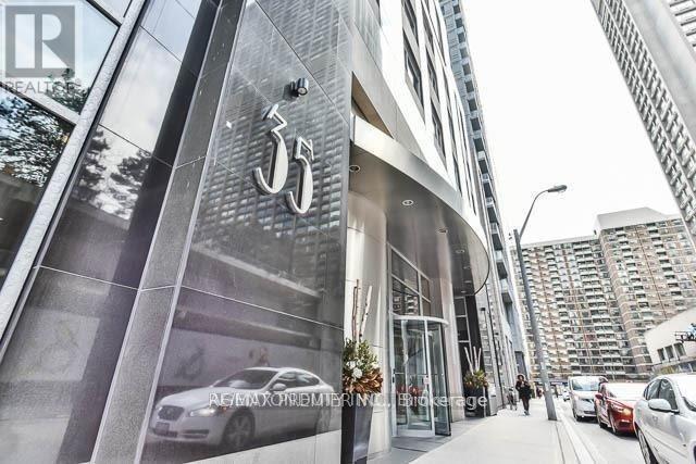 1009 - 35 BALMUTO STREET