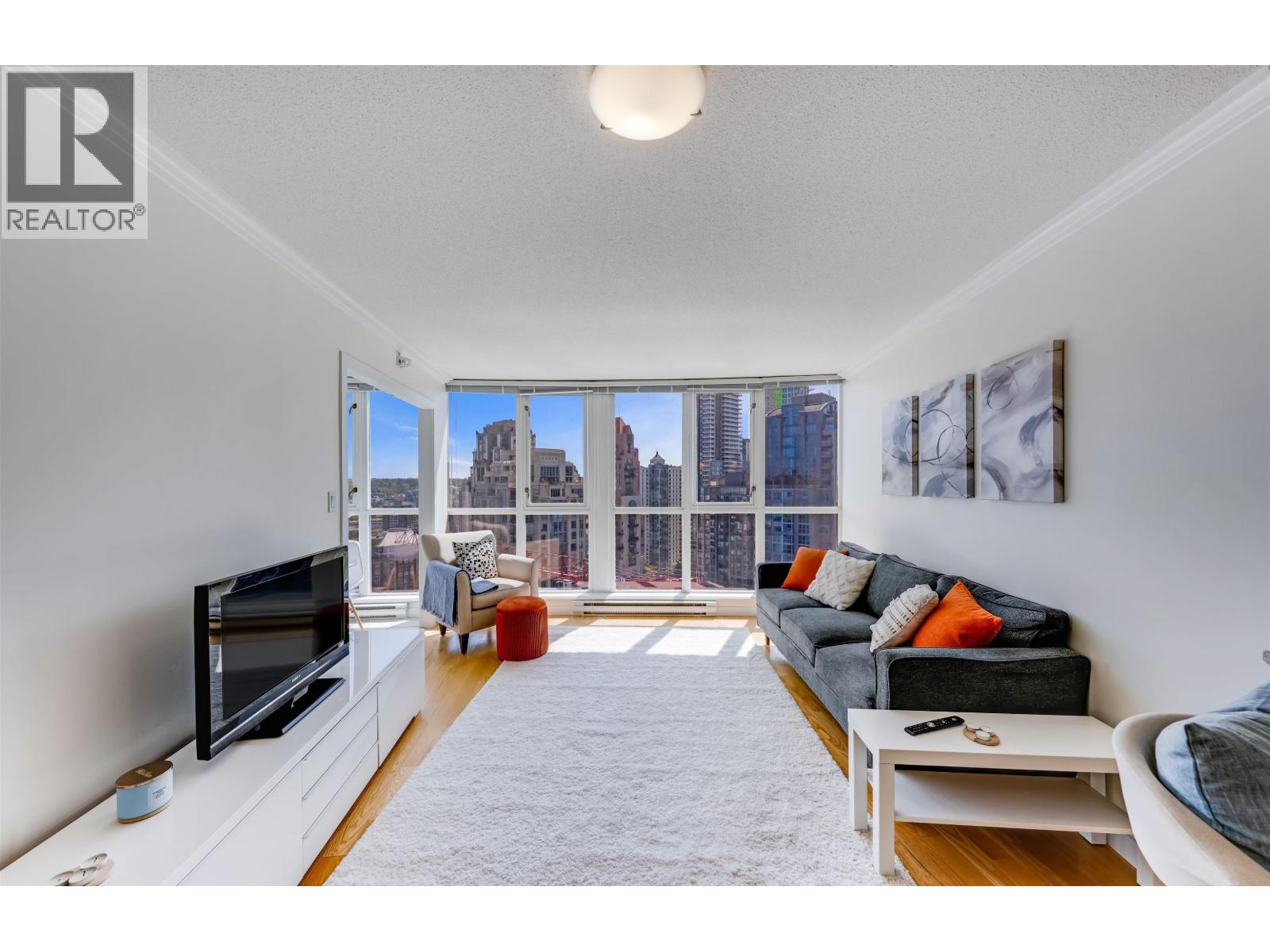2206 1199 SEYMOUR STREET|Vancouver, British Columbia V6B1K3