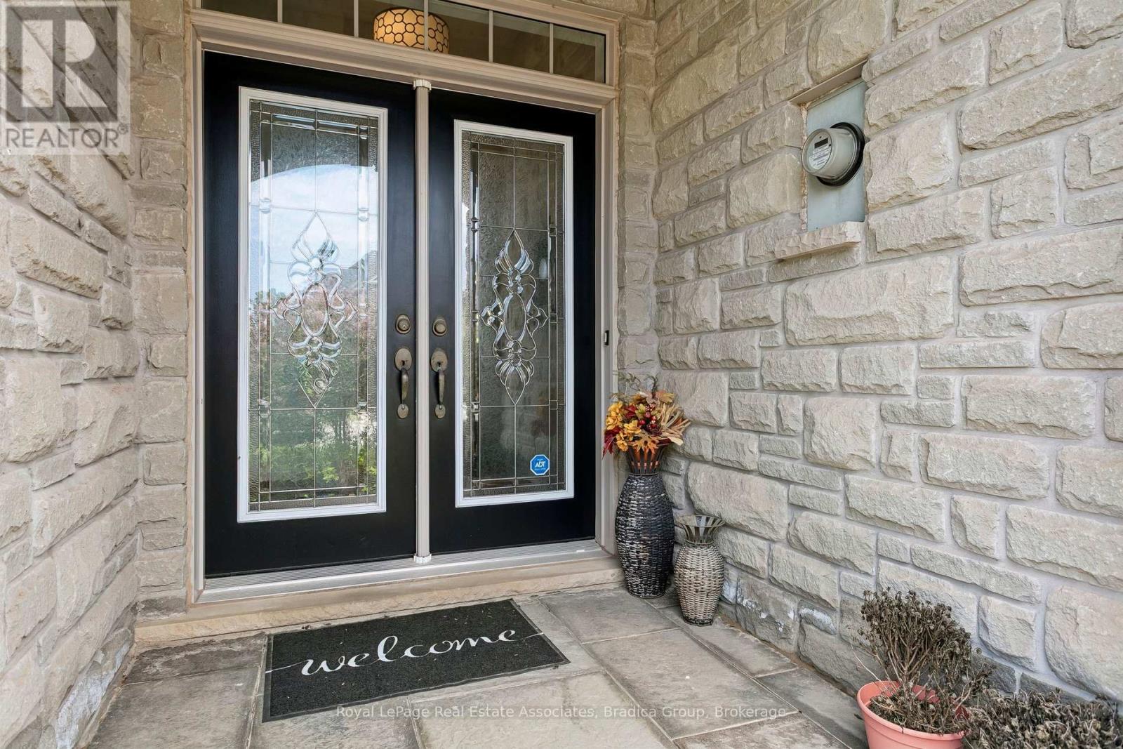 Row / Townhouse for Sale in 2376 WASAGA DRIVE|Oakville (JC Joshua Creek), Ontario L6H0B7 3