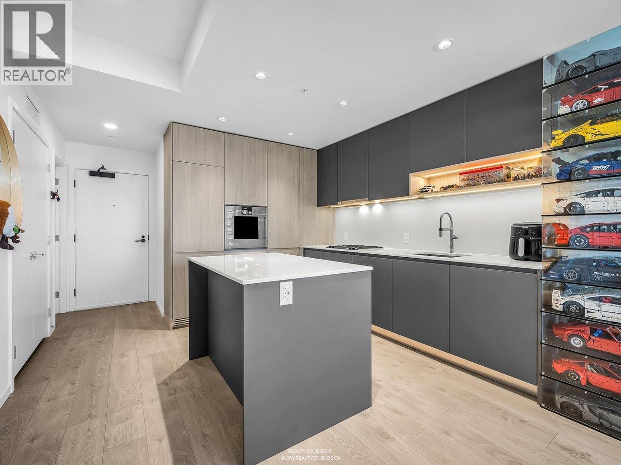 For sale: 822 6300 MINORU BOULEVARD, Richmond, British Columbia