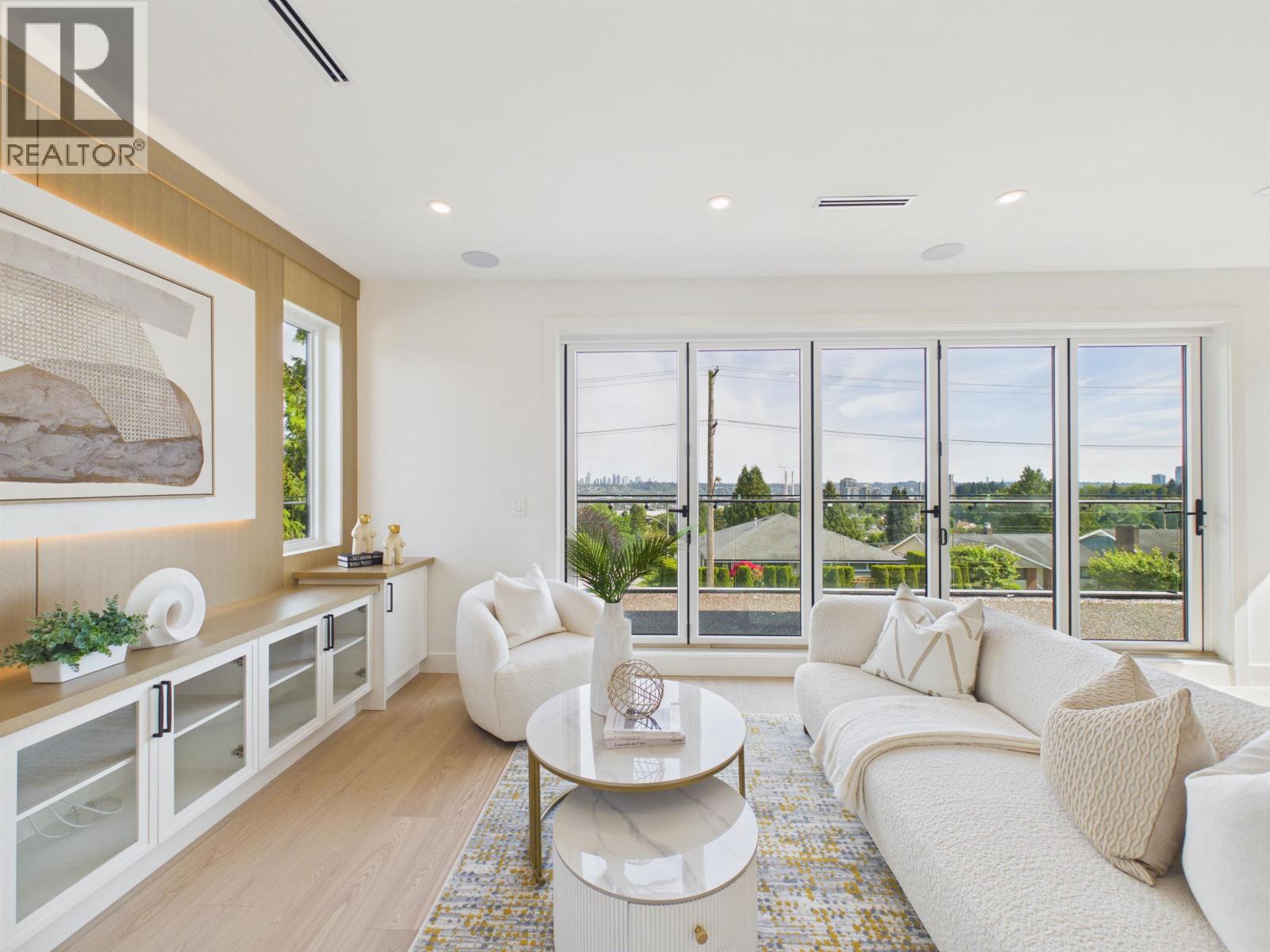 217 E EIGHTH AVENUE|New Westminster, British Columbia V3L4K1