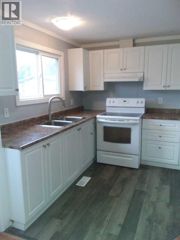 Mobile Home for Sale in 212, 6220 17 Avenue SE|Calgary, Alberta T2A0W6 2