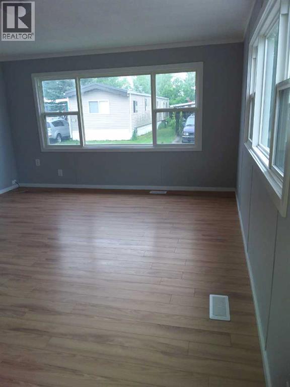 Mobile Home for Sale in 212, 6220 17 Avenue SE|Calgary, Alberta T2A0W6 4