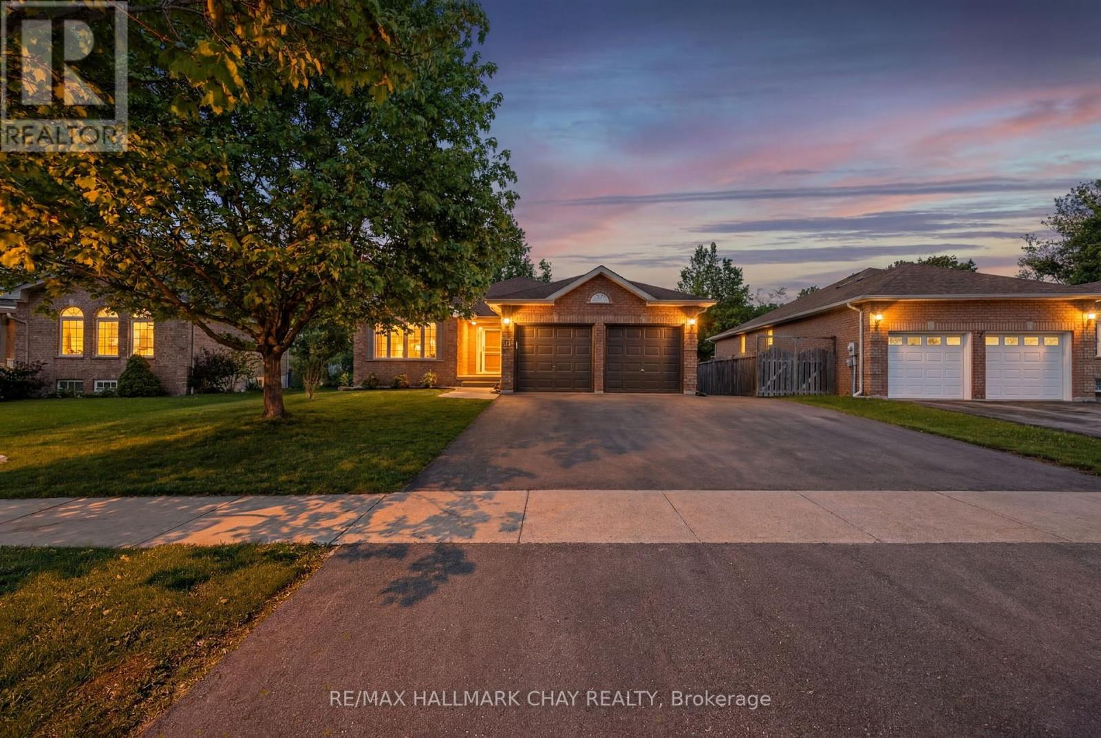 143 EMMS DRIVE, Barrie (Holly), Ontario L4N8H7