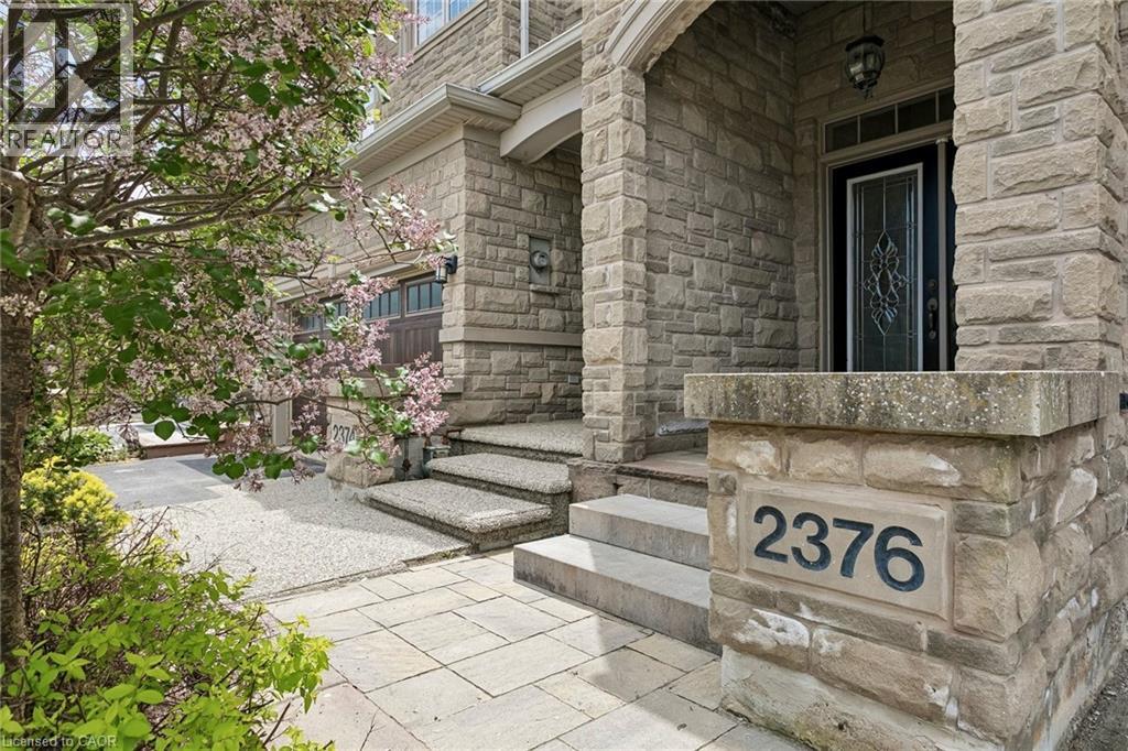 Row / Townhouse for Sale in 2376 WASAGA Drive|Oakville, Ontario L6H0B7 2