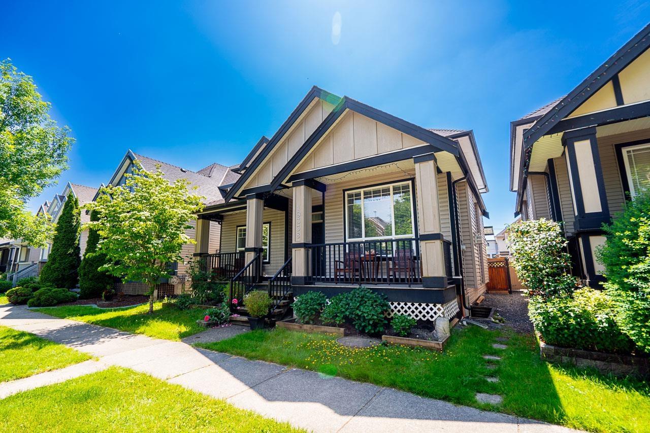For sale: 19338 72A AVENUE, Surrey, British Columbia V4N5X9