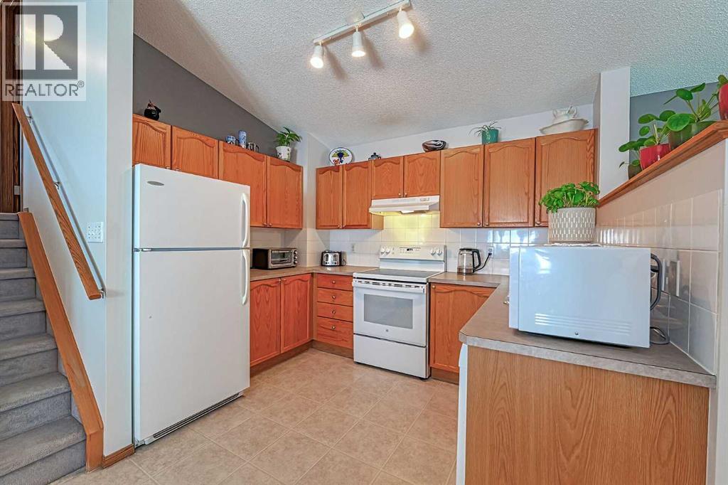 House for Sale in 234 Martinvalley Mews NE|Calgary, Alberta T3J4W3 4