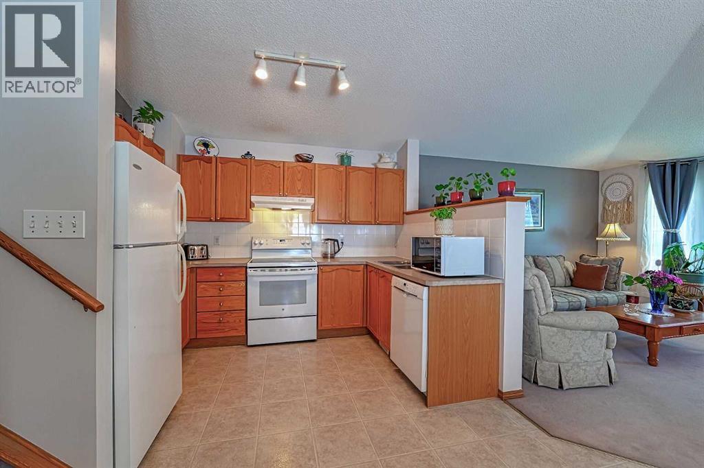 House for Sale in 234 Martinvalley Mews NE|Calgary, Alberta T3J4W3 3