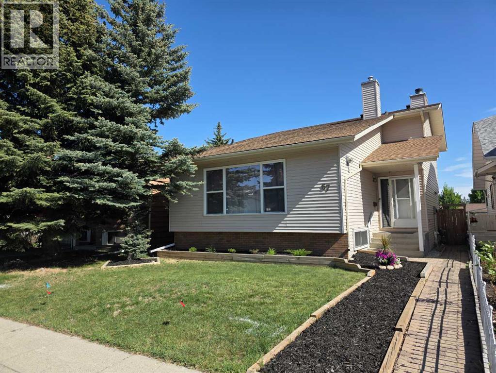 House for Sale in 67 Deersaxon Circle SE|Calgary, Alberta T2J6R5