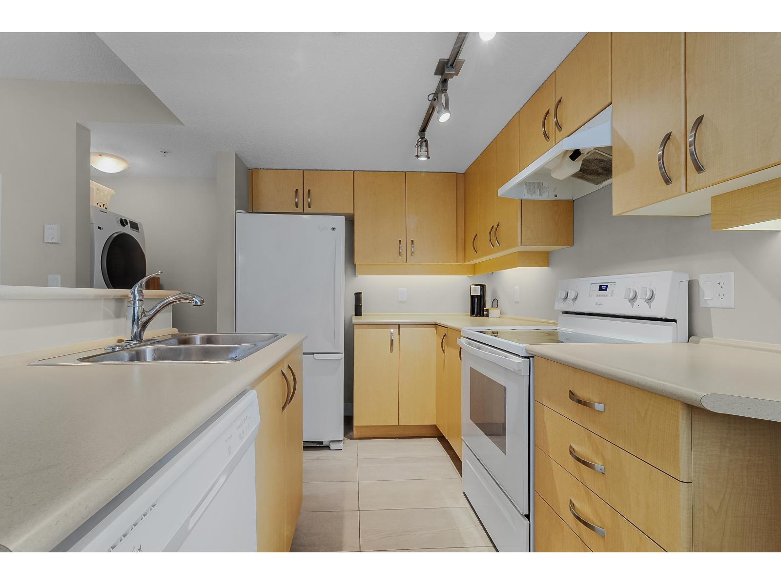 331 10838 CITY PARKWAY, Surrey, British Columbia V3T5X9