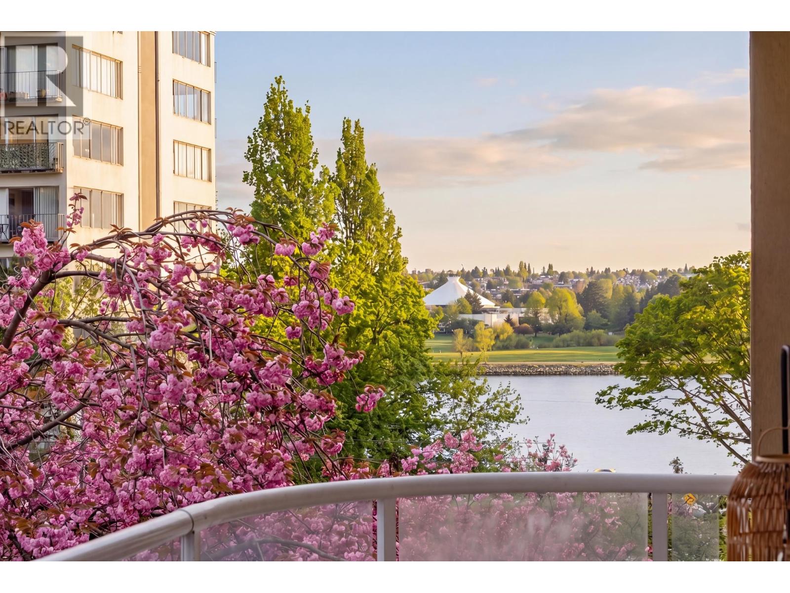 302 1406 HARWOOD STREET|Vancouver, British Columbia V6G1X5