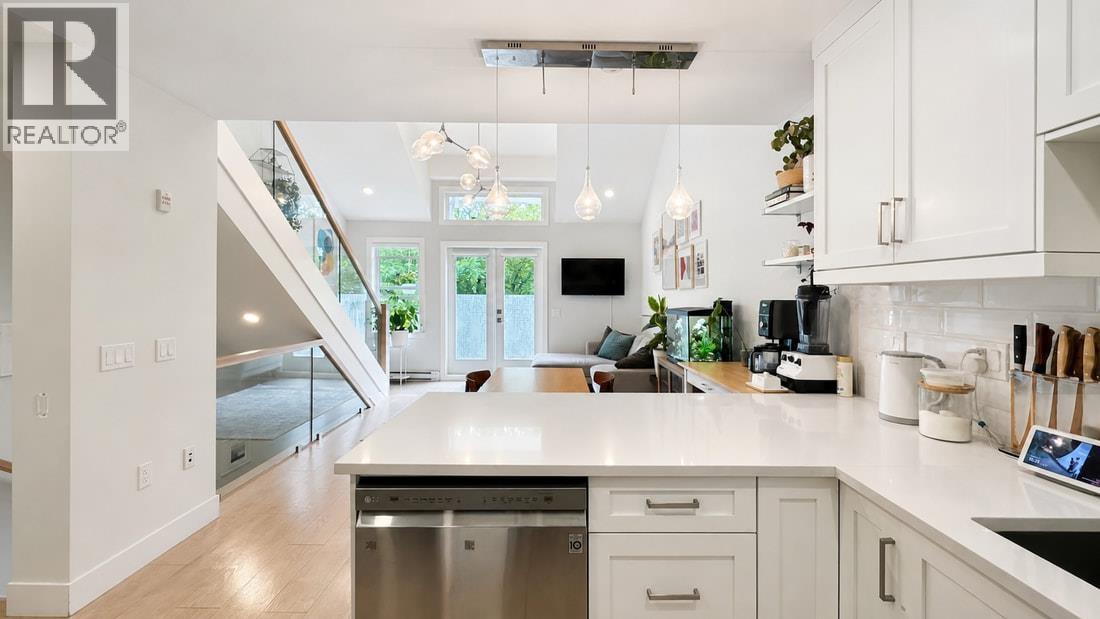 201 2759 HORLEY STREET|Vancouver, British Columbia V5R4R7