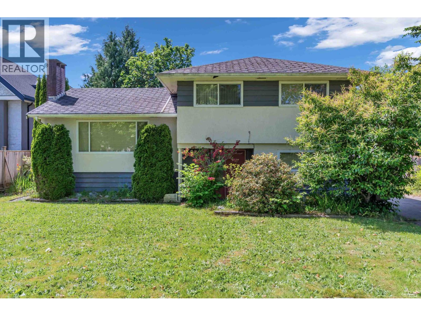 9451 CHAPMOND CRESCENT