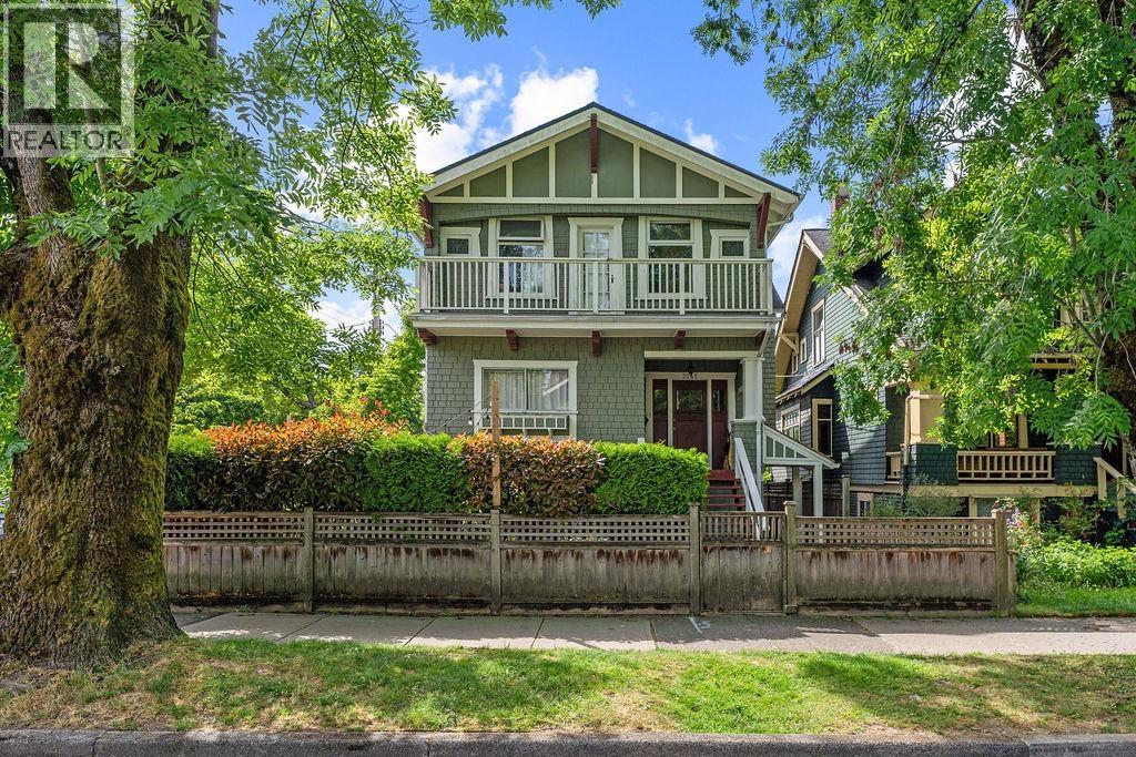 2245 STEPHENS STREET|Vancouver, British Columbia V6K3W5