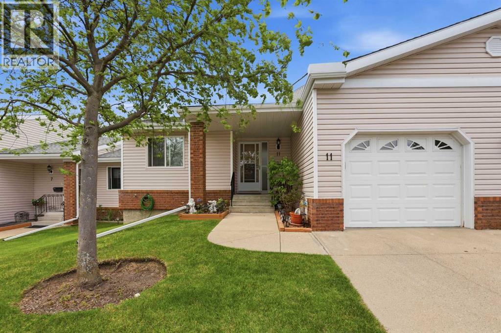 Row / Townhouse for Sale in 11 Macewan Park Heights NW|Calgary, Alberta T3K3W6