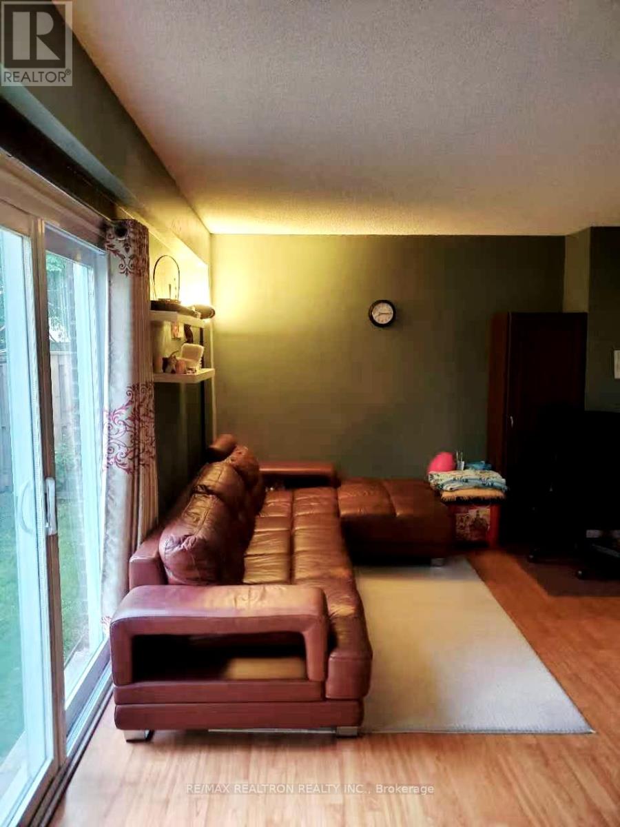 Row / Townhouse for Sale in 100 - 1180 MISSISSAUGA VALLEY BOULEVARD|Mississauga (Mississauga Valleys), Ontario L5A3M9 3