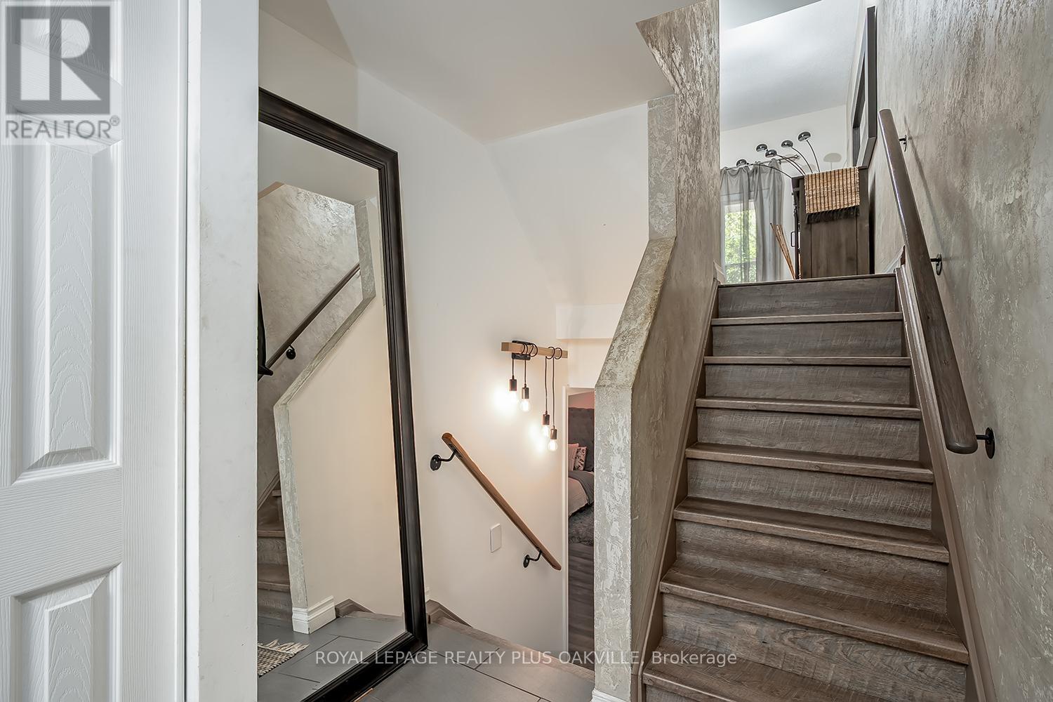 Row / Townhouse for Sale in 51 - 1051 CEDARGLEN GATE|Mississauga (Erindale), Ontario L5C3A7 3