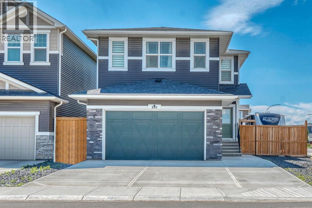 House for Sale in 240 Creekstone Path SW|Calgary, Alberta T2X4X8