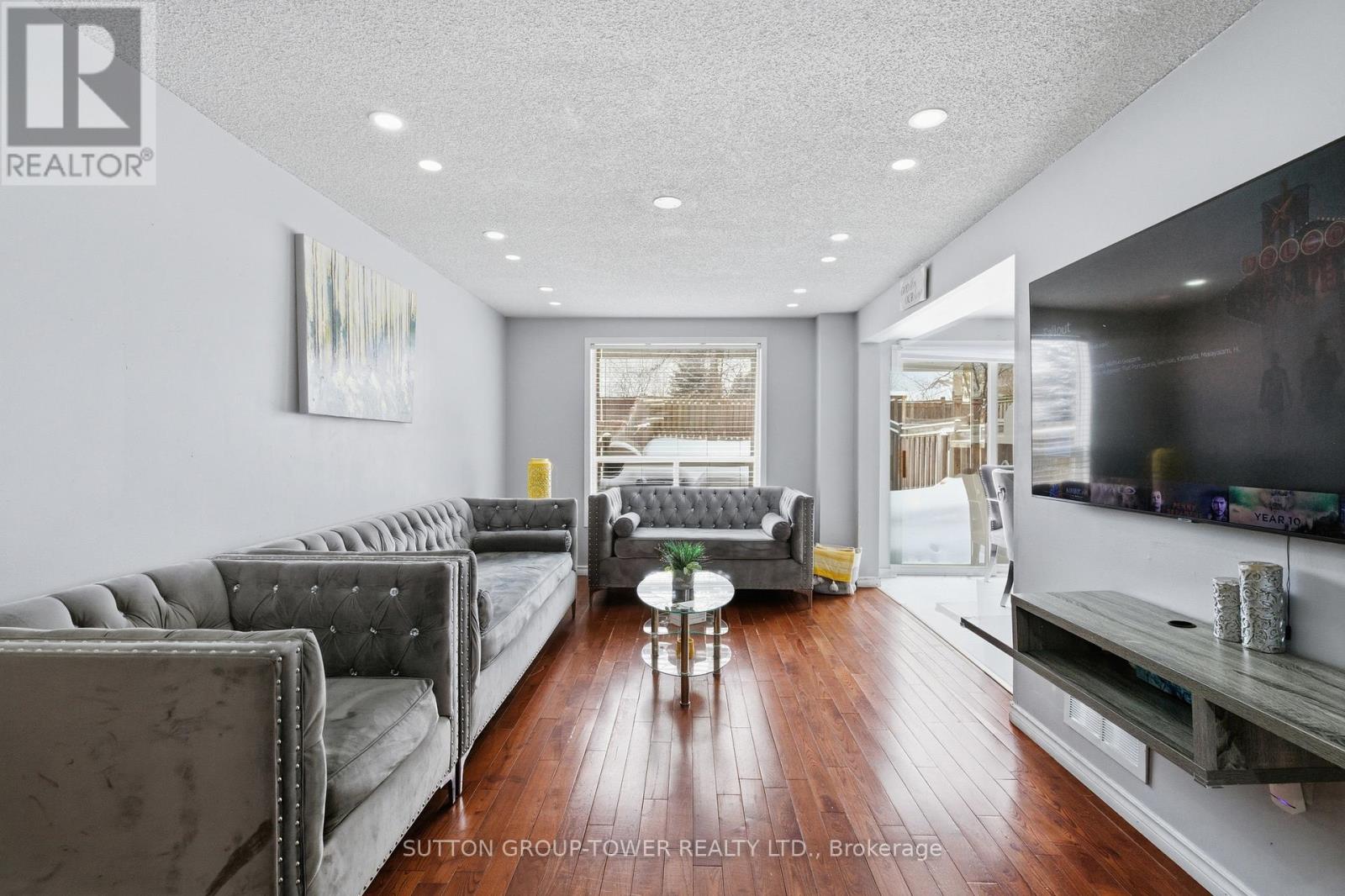 360 DUNSMORE LANE