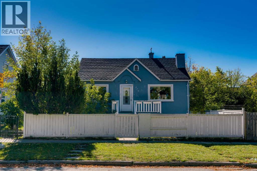 House for Sale in 129 18 Avenue NW|Calgary, Alberta T2M0S9