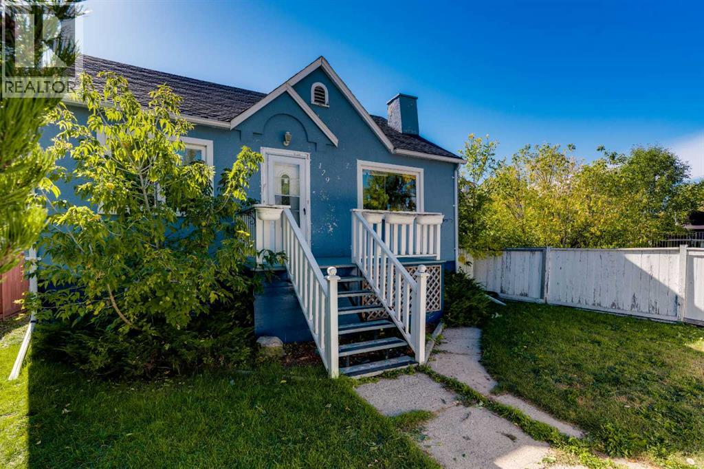 House for Sale in 129 18 Avenue NW|Calgary, Alberta T2M0S9 3