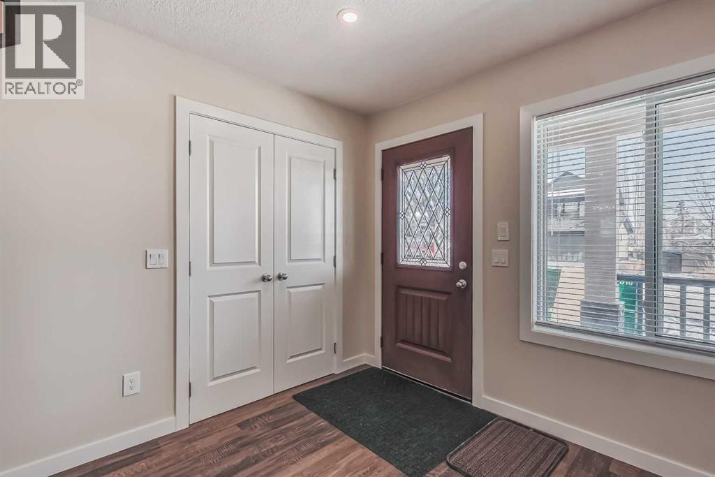 House for Sale in 23 Cheltenham Road NW|Calgary, Alberta T2L0M4 2