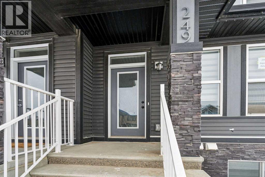 Duplex for Sale in 249 Aquila Drive NW|Calgary, Alberta T3R1Y6 3
