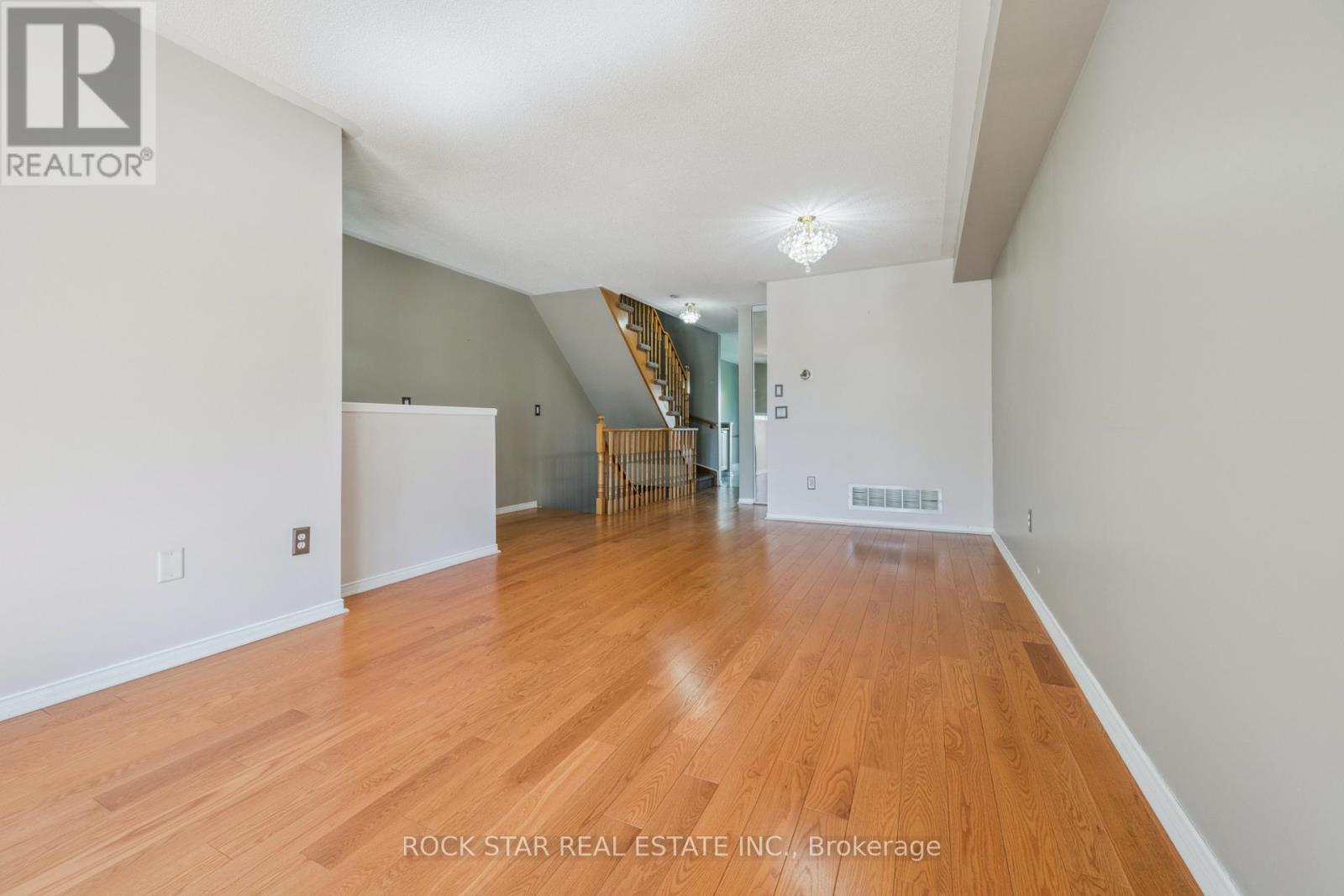 Row / Townhouse for Sale in 32 - 5055 HEATHERLEIGH AVENUE|Mississauga (East Credit), Ontario L5V2R6 5