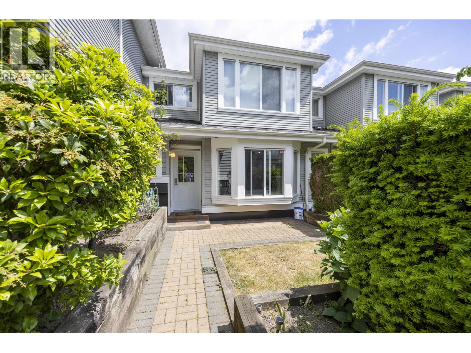 10 7370 STRIDE AVENUE|Burnaby, British Columbia V3N5E6