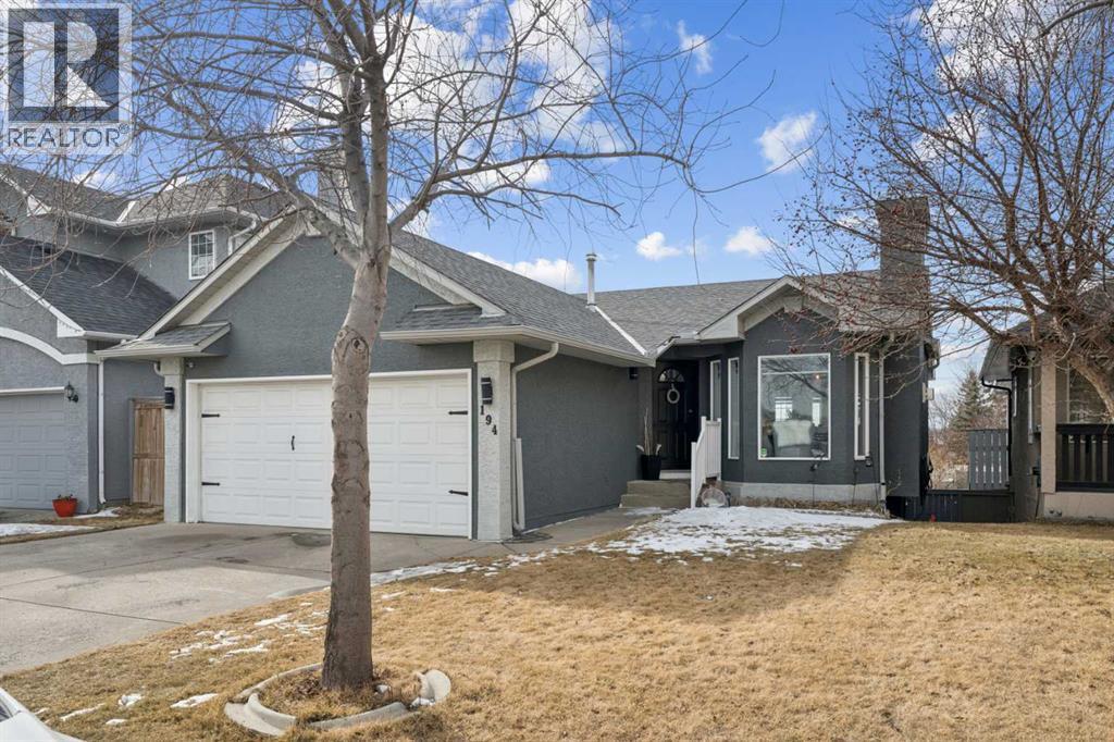 House for Sale in 194 Martinglen Way NE|Calgary, Alberta T3J3L1 2
