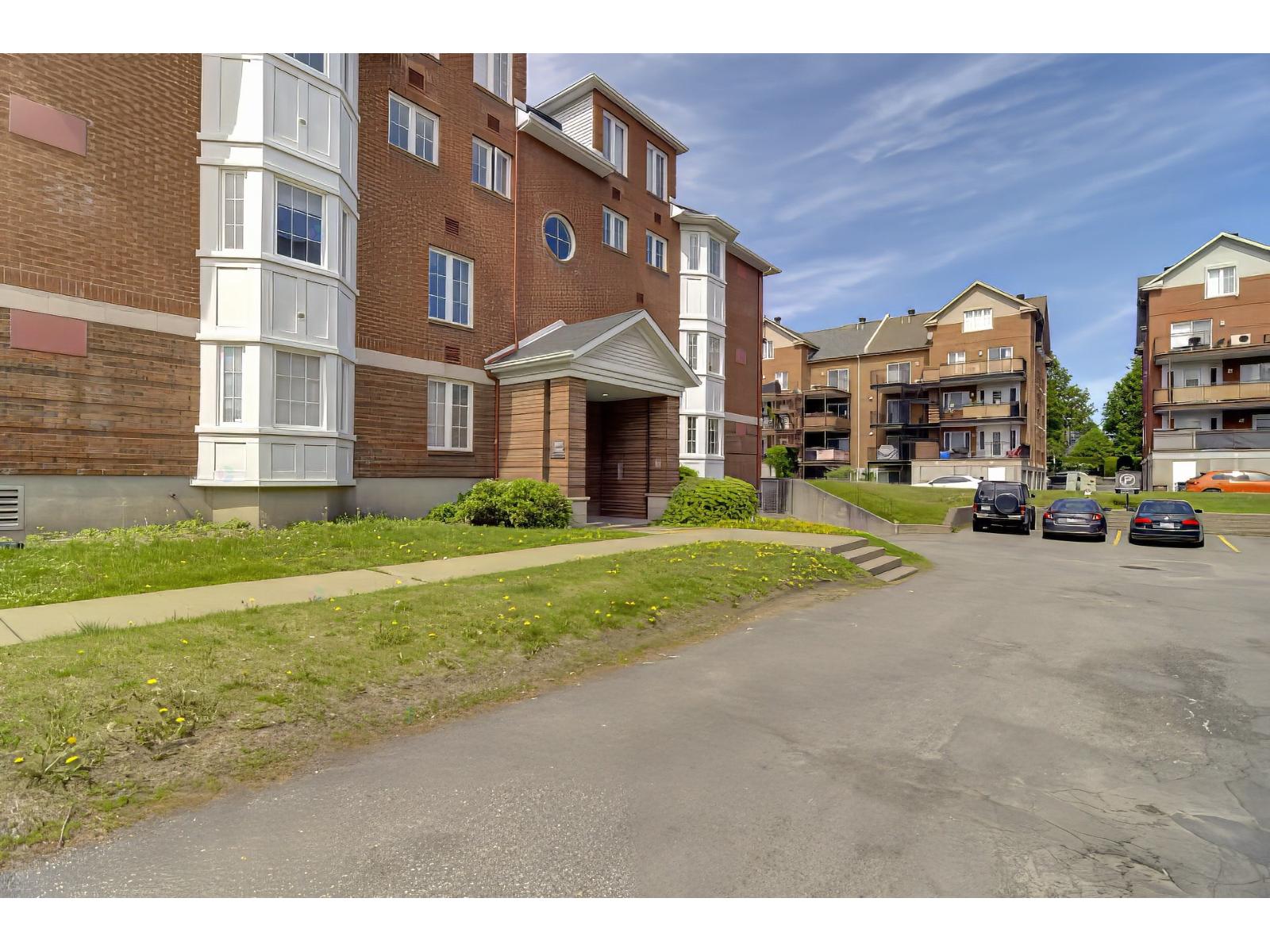 2451 Rue Charles-Darwin, Montréal (Saint-Laurent), Quebec H4R2Z6
