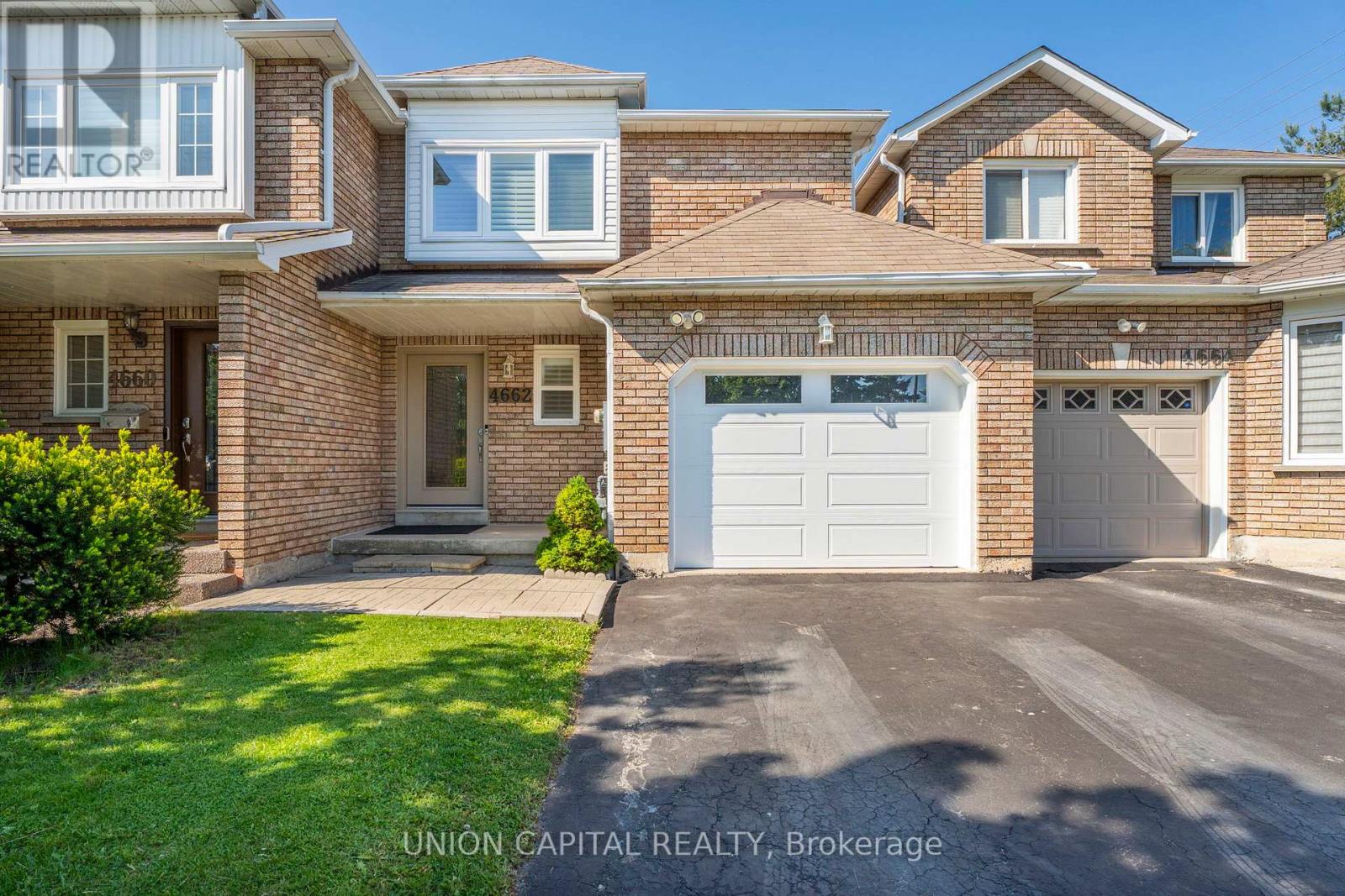 Row / Townhouse for Sale in 4662 WAYSIDE COURT|Mississauga (East Credit), Ontario L5V1G1 3