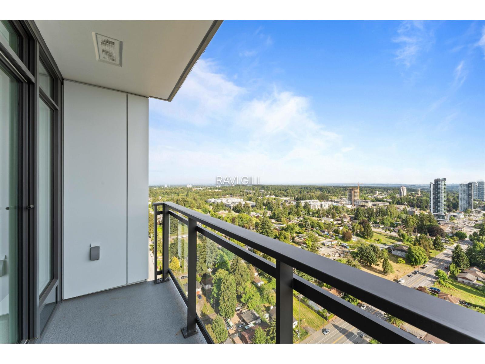 For sale: 1003 13675 107A AVENUE, Surrey, British Columbia V3T0X3